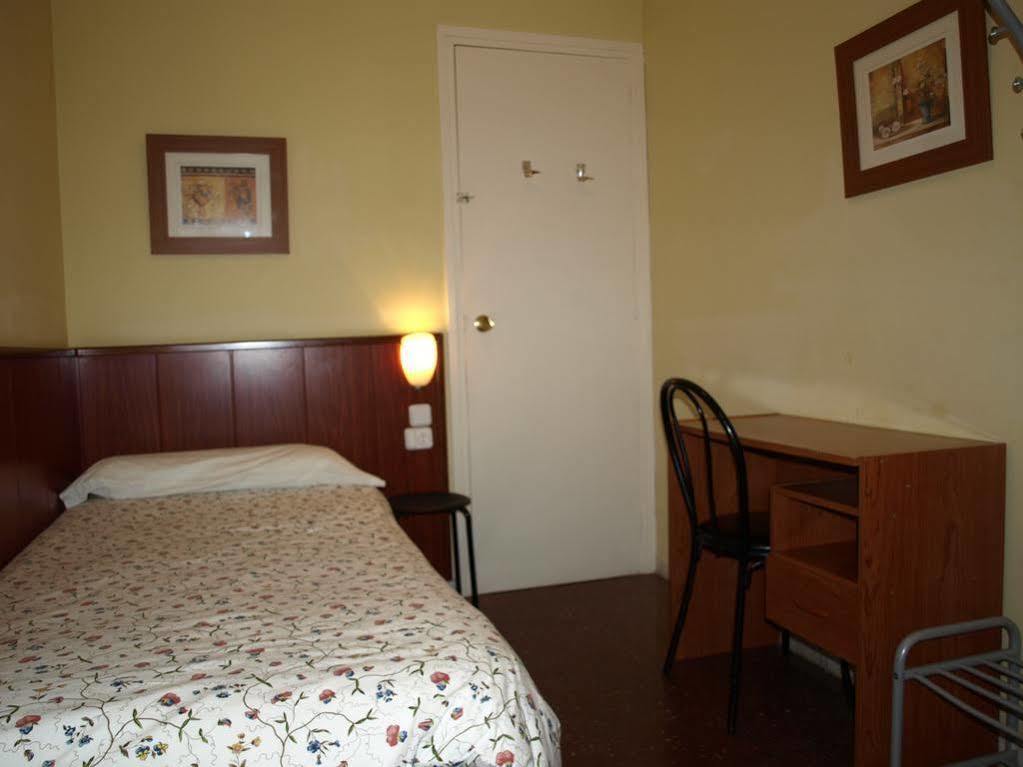 Hostal Bejar Барселона Екстер'єр фото