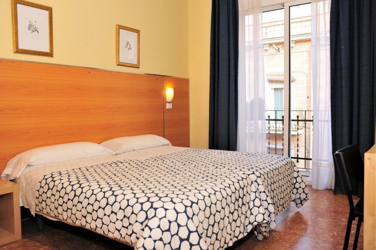 Hostal Bejar Барселона Екстер'єр фото