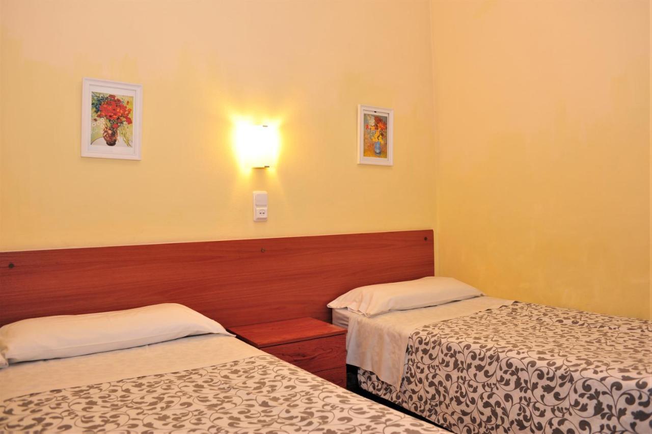 Hostal Bejar Барселона Екстер'єр фото