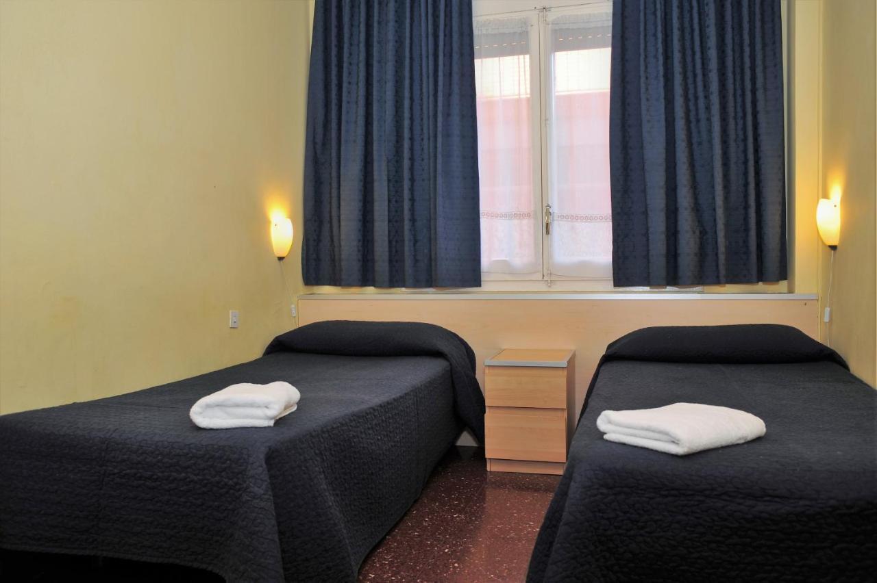 Hostal Bejar Барселона Екстер'єр фото